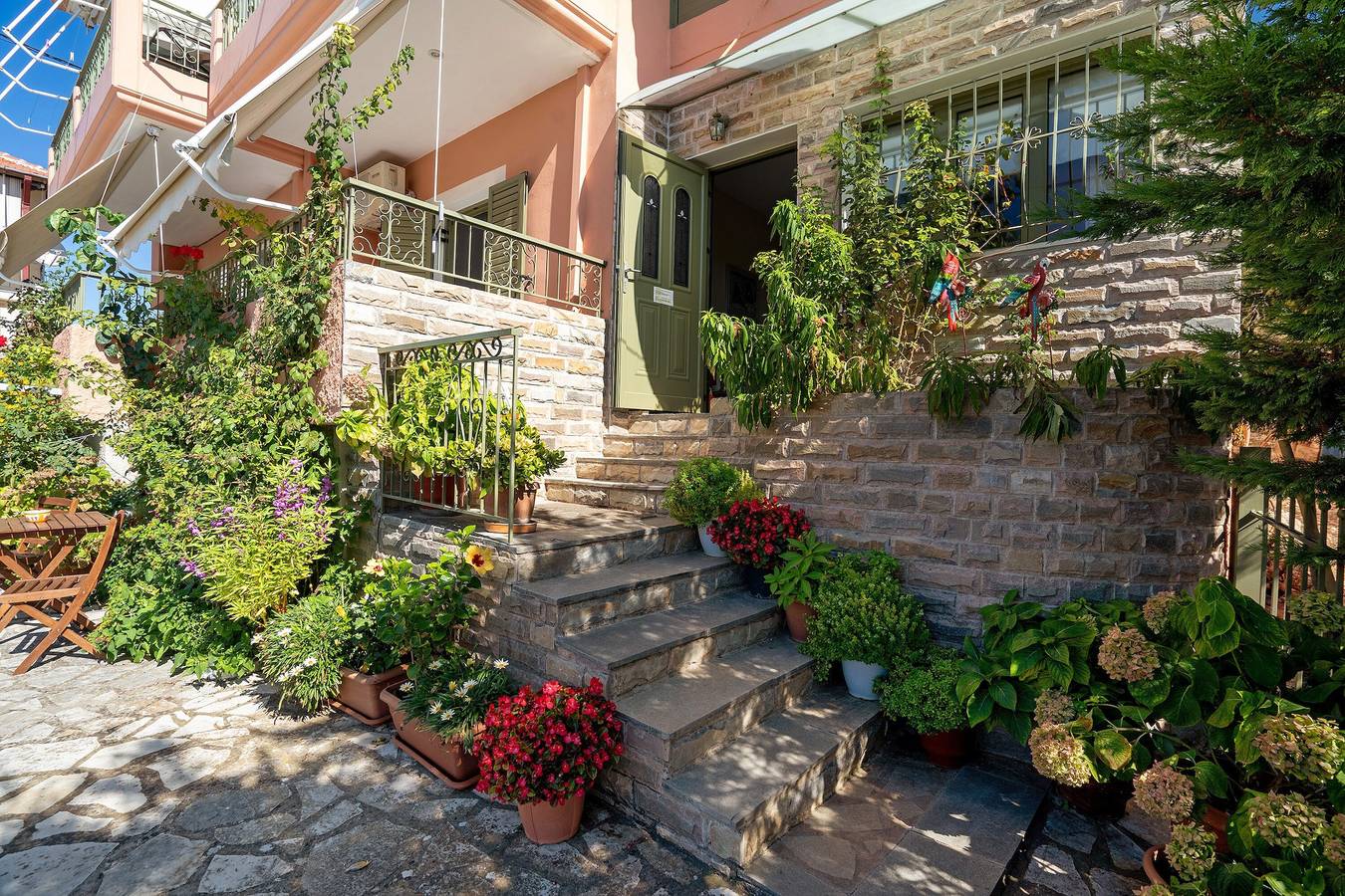 Entire studio, Studio Apartment 'Nontas Home 22' with Sea View, Wi-Fi and Air Conditioning in Kalamitsi, Greece