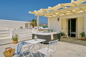 Gîte pour 4 personnes, avec balcon/terrasse et jacuzzi dans Náoussa