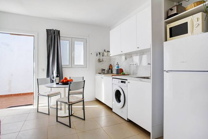 Entire apartment, Holiday Apartment 'Casa Tomás C' with Sea Views, Shared Pool and Wi-Fi in Villaverde, La Oliva