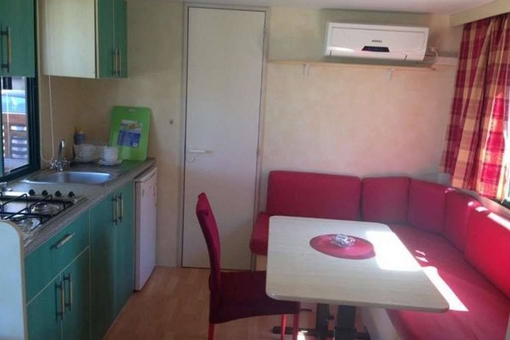 Ganze Wohnung, 2-Zimmer-Ferienwohnung mit Terrasse und Meerblick Grebastica (Sibenik) A-23339-a in Grebastica, Šibenik-Knin