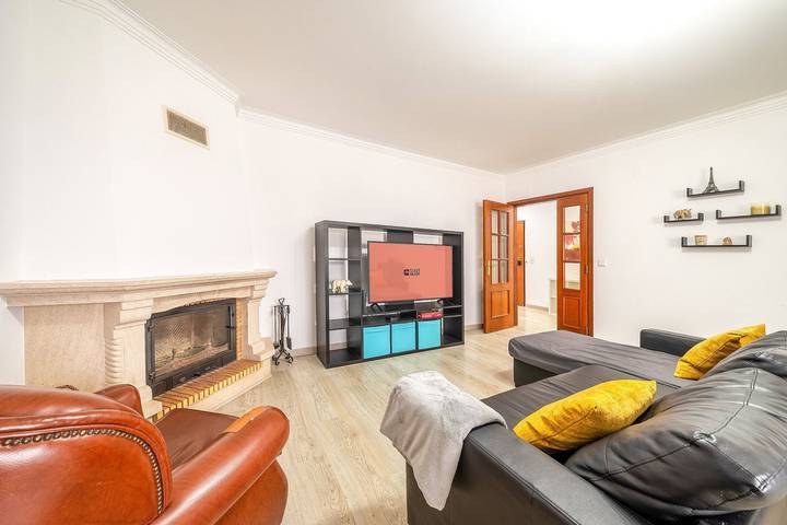 Gîte pour 10 personnes, avec balcon dans Alcochete