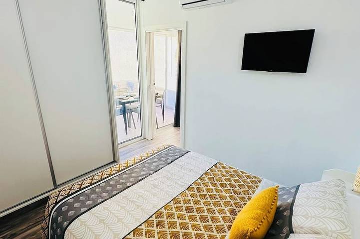 Entire apartment, Bright apartment with terrace, swimming pool and sea in Playa de LA BALLENA (Arona), Arona