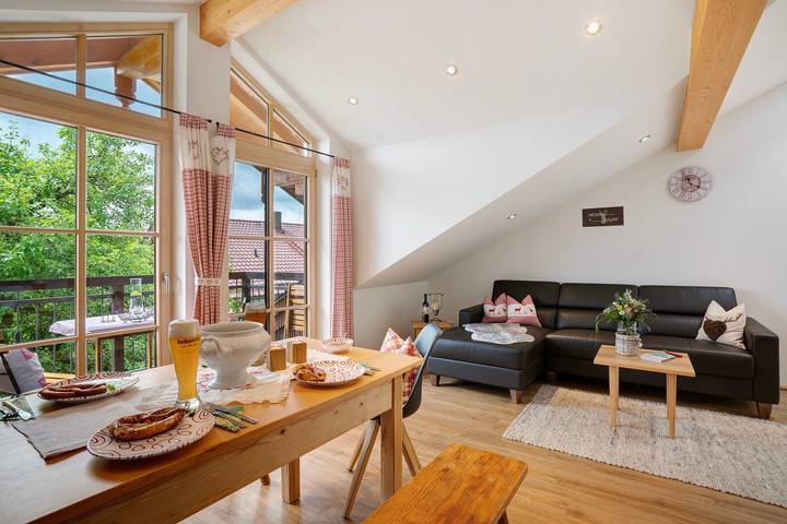 Appartement entier, Appartement 'Neubau - Freundliche' avec vue sur les montagnes, jardin partagé et Wi-Fi in Höslwang, Chiemsee