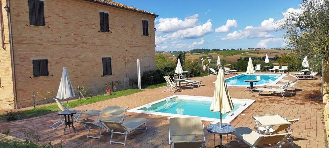 Appartamento per 4 persone, con Terrazza e Giardino nonché Piscina e Panorama a Appignano
