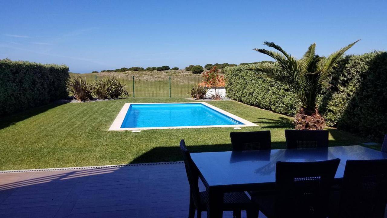 Holiday Calm Villa - Beach & Pool in Consolação, Peniche