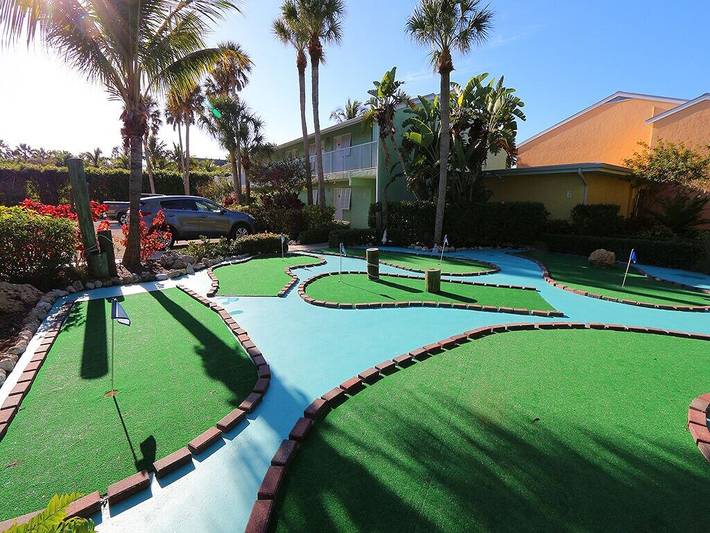 Vacation rental for 6 people, with yard and terrace as well as pool in Longboat Key