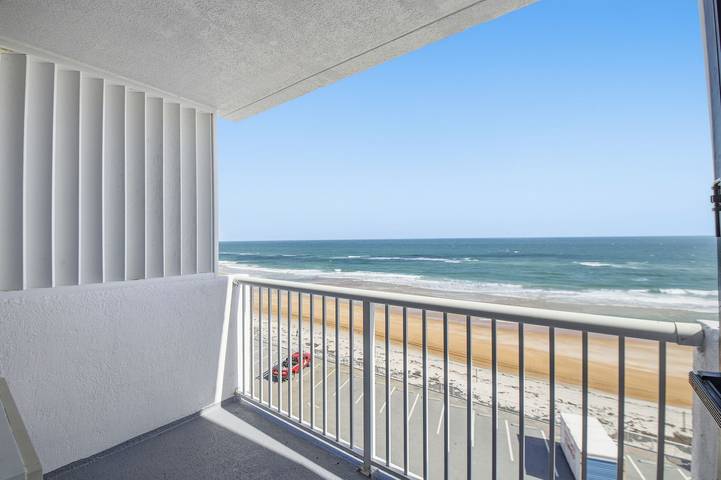 Vacation rental for 4 people, with ocean view and pool as well as balcony in Ormond Beach