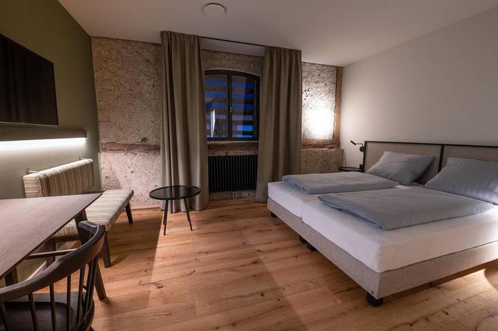 Hotel, mit Terrasse in Pittenhart - 4