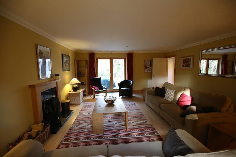 Luxe huis met grote omheinde bostuin in Cairngorm National Park in Nethy Bridge, Highlands
