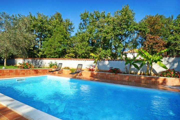 Ferienwohnung für 4 Personen, mit Balkon/Terrasse und Garten sowie Ausblick in Umag