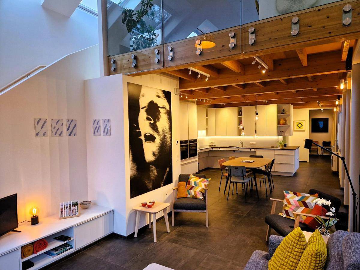 Station Racour 'Grand Logement des Piocheurs' in Landen, Brabant flamand