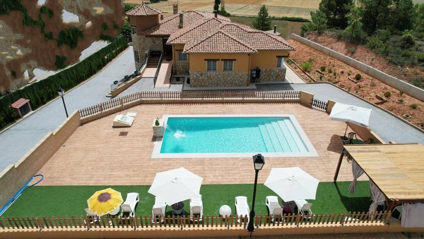 Chalet para 14 personas, con Balcón y Jacuzzi además de Terraza y Jardín en Provincia de Cuenca
