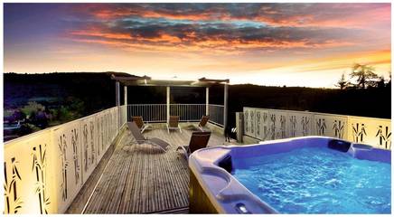 Gîte pour 6 personnes, avec vue et terrasse, animaux acceptés à La Caunette