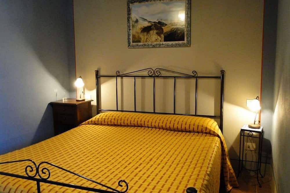 Costola, private pool, stunning mountain views. Chef on request. in Fosciandora, Garfagnana