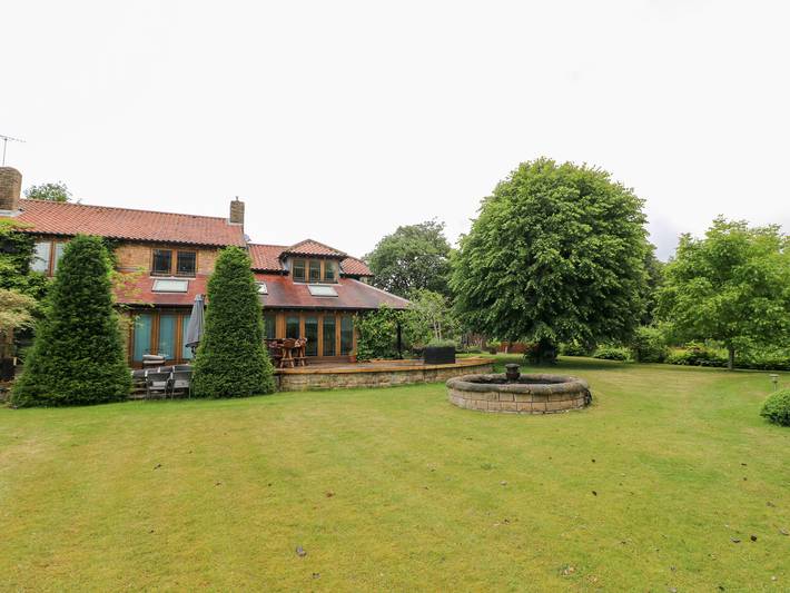 Vacation rental for 10 people, with yard in Sherwood Forest