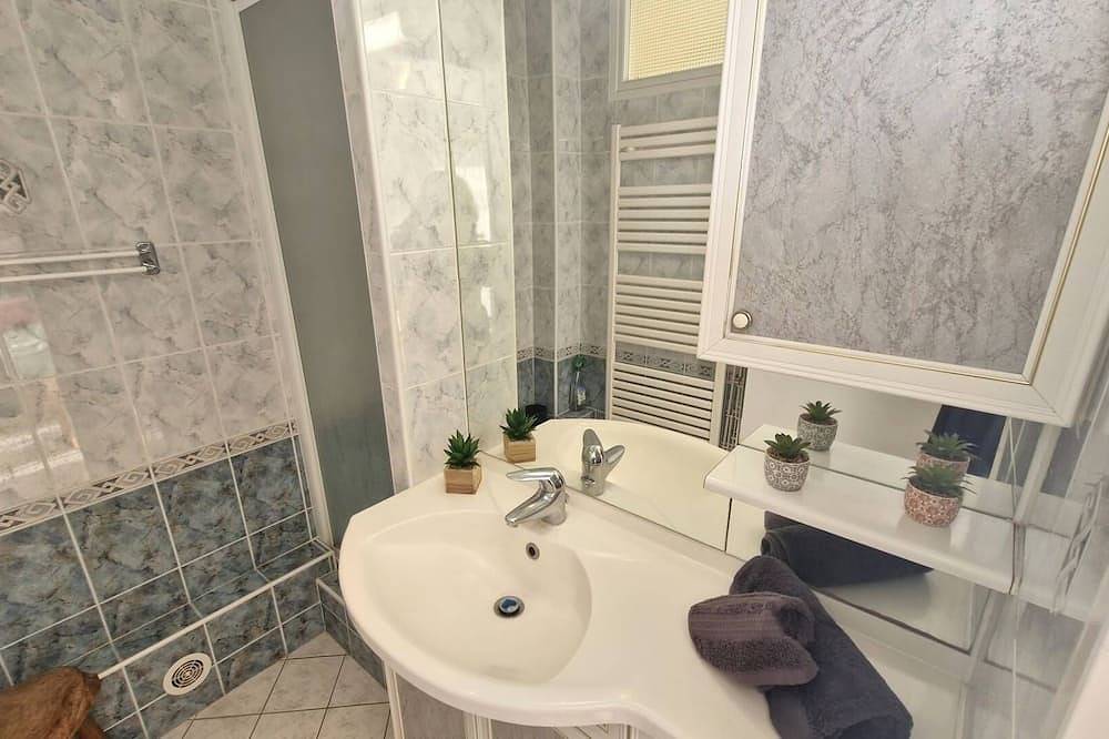Appartement entier, Royan - un réveil face à la mer pour ce Studio au charme Rustique - Plage du Pigeonnier in Pontaillac, Royan