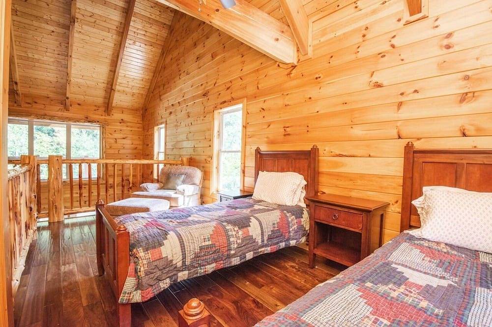 Riverfront Premium Cabin in La Romieu, Gers