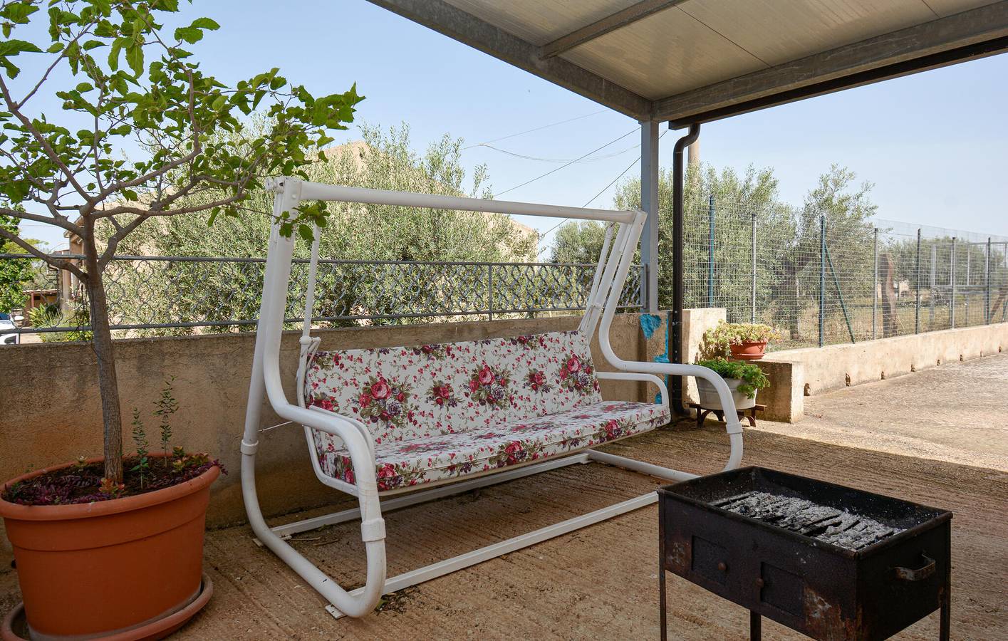 Riverside Retreat mit Terrasse und Parkplatz in Comiso, Ragusa Provinz