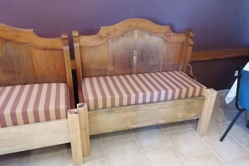 Grand gîte de charme avec piscine en Dordogne – jusqu’à 34 personnes/15 chambres in Busserolles, Parc naturel régional Périgord-Limousin