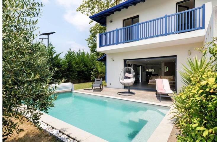 Location de vacances pour 10 personnes, avec piscine et jardin, animaux acceptés à Arbonne