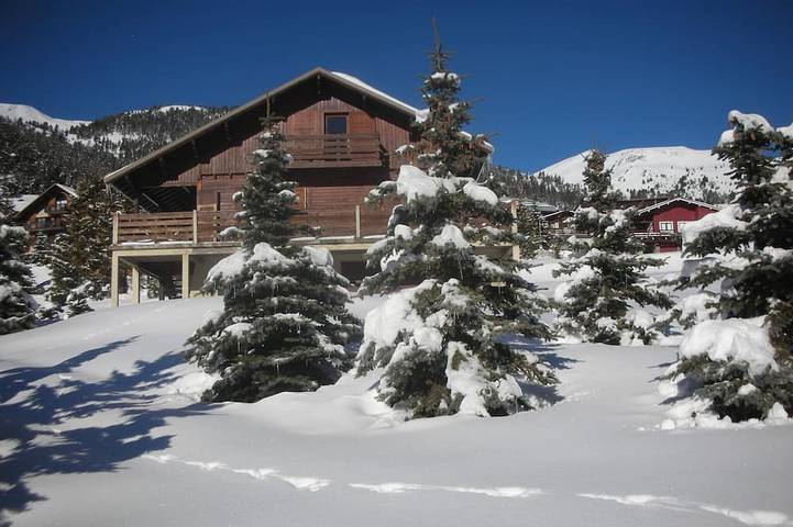 Chalet pour 8 personnes, avec jardin et balcon à Montgenèvre