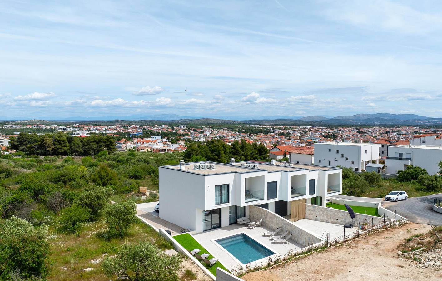 Geräumige 150 m² große Wohnung mit Pool, WLAN und Zugang zum Strand – 1,5 km entfernt in Vodice, Šibenik-Knin