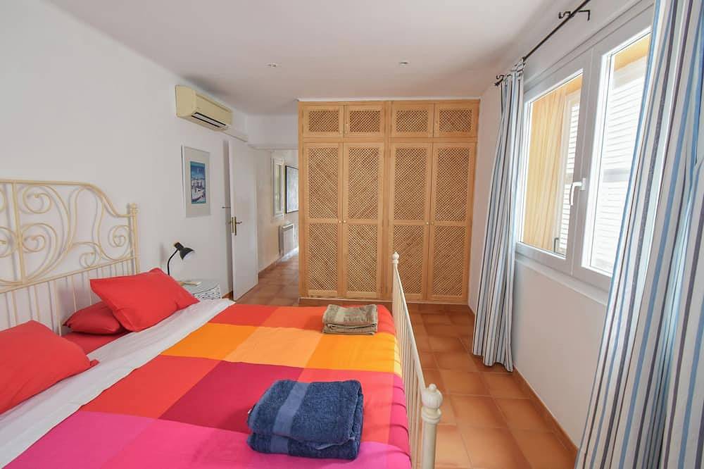 Entire apartment, Stunning apartment with spectacular views over the Port de Sóller in Port de Sóller, Sóller