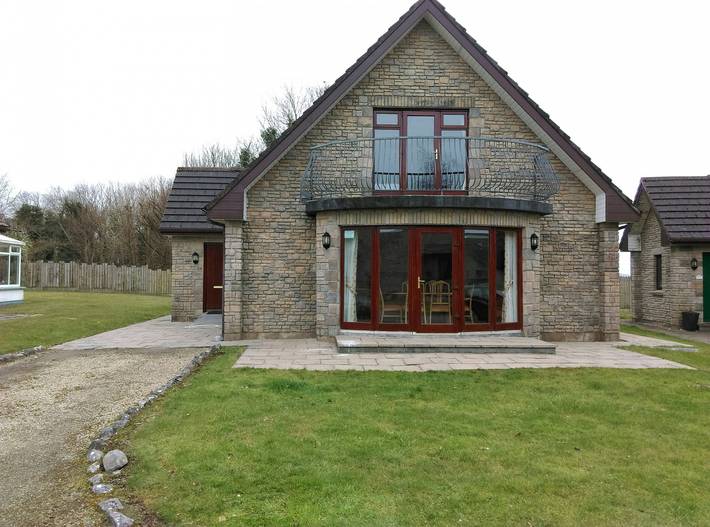 Ferienhaus für 6 Personen, mit Balkon und Garten in County Galway
