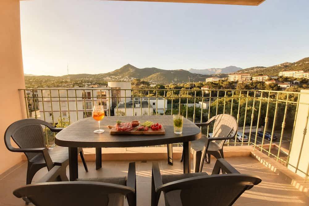 Ganze Wohnung, Air-conditioned two-bedroom apartment with private parking – Beach and downtown L'Île-Rousse within walking distance in L'Île-Rousse, Calvi und Umgebung