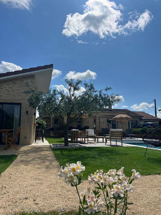 Maison d’hôte pour 2 personnes, avec terrasse ainsi que piscine et jardin dans l' Isère - 2