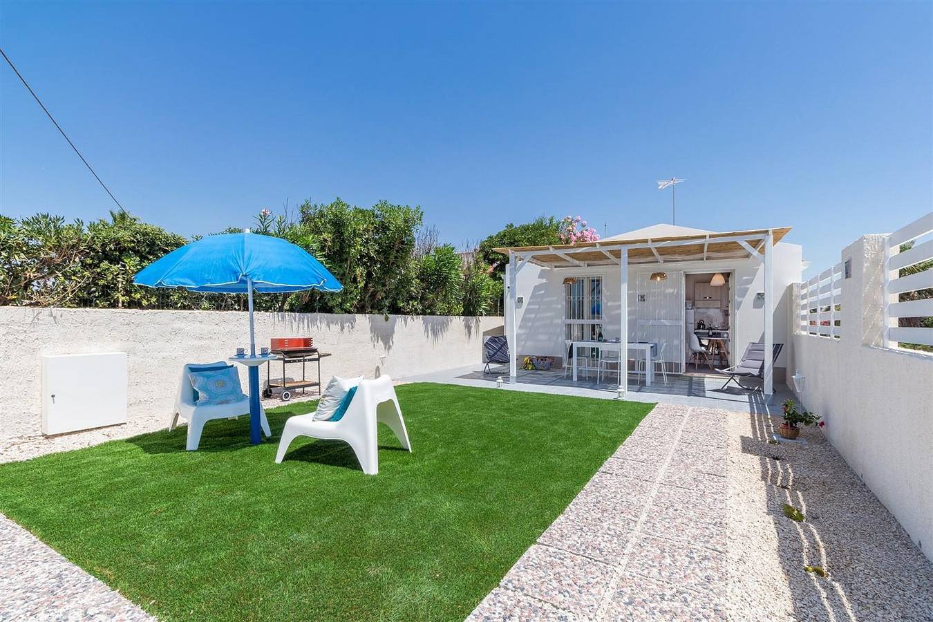 Oneiro, front beach house in S. Maria del Focallo in Santa Maria del Focallo, Ispica