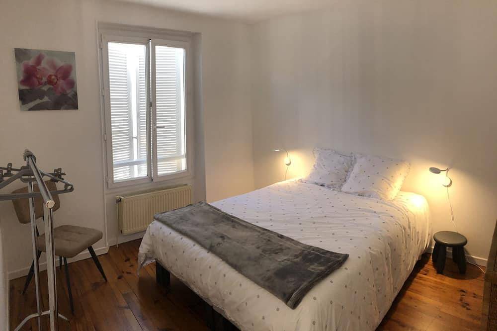 Apartamento entero, F2 / 4 pers. luz y terraza, cerca de París, Fontainebleau, Provins y Barbizon in Melun, Sena y Marne