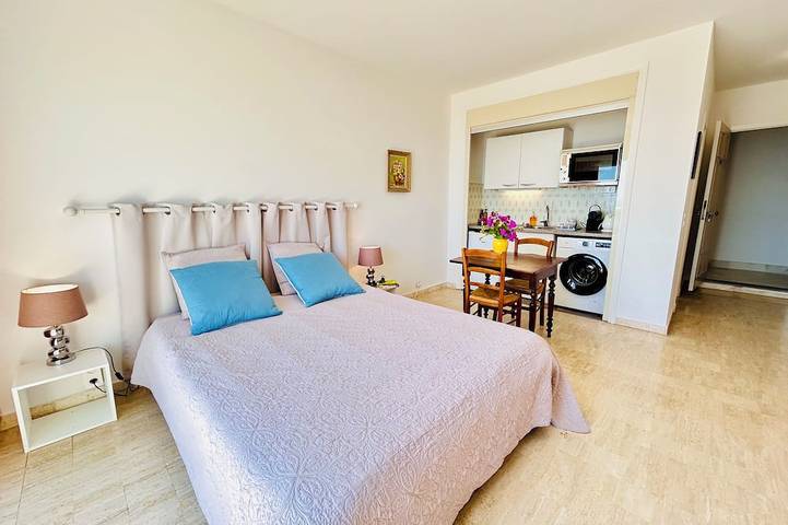 Appartement entier, Vue mer imprenable, studio avec balcon et parking dans magnifique domaine in Villefranche-sur-Mer, Côte méditerranéenne (France)