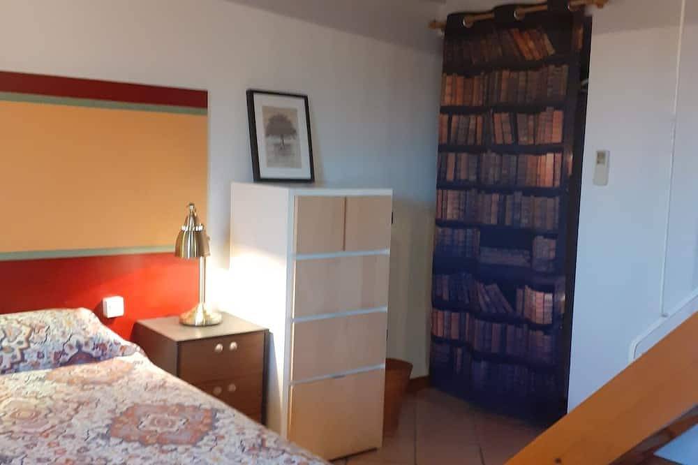 Aurora, 3 bedroom house with air conditioning, wifi, garden and shared pool in Vinci, Provincia de Firenze