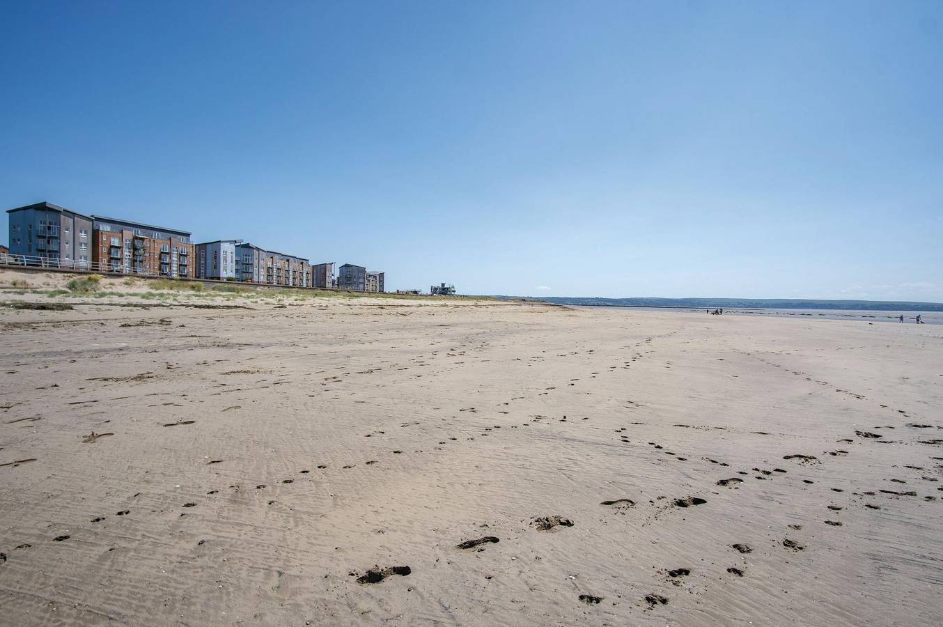 Entire apartment, Beach View - 2 Bedroom Apartment - Llanelli in Llanelli, Carmarthenshire