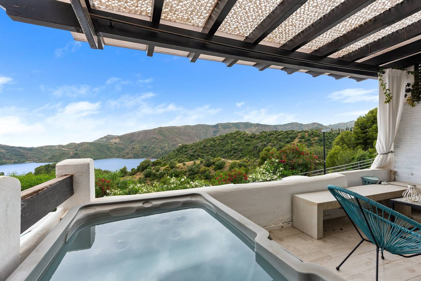 Maison de vacances 'Istan' avec vue sur le lac, Wi-Fi et climatisation in Istán, Sierra de las Nieves