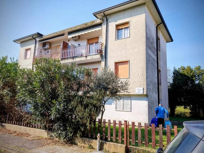 Ferienwohnung für 4 Personen, mit Balkon und Terrasse sowie Garten und Ausblick in Lido di Volano