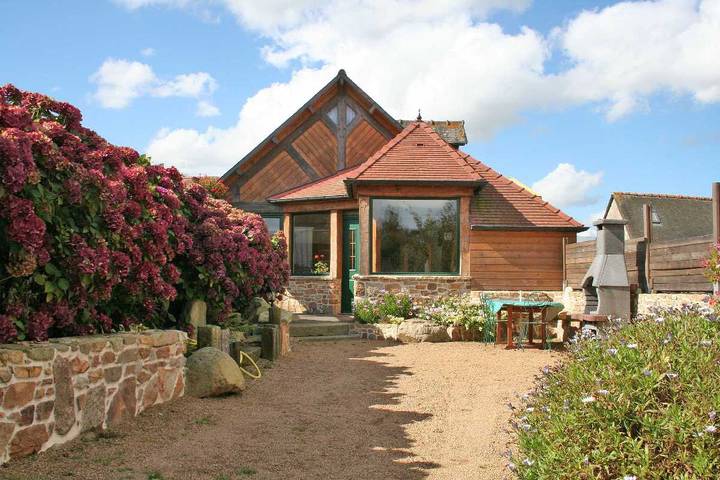 Gîte pour 4 personnes, avec Terrasse et Jardin à Plourivo