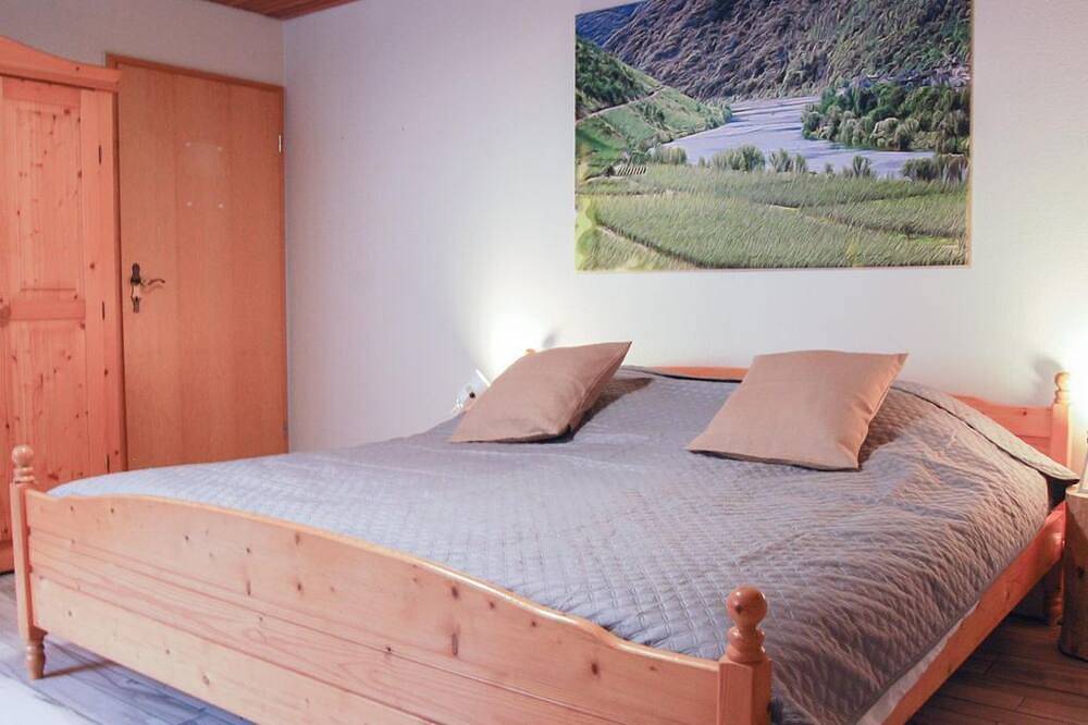 Spacious room, priv. Retro bath with spring water - Gästehaus an der in Traben-Trarbach, Région de Bernkastel-Kues