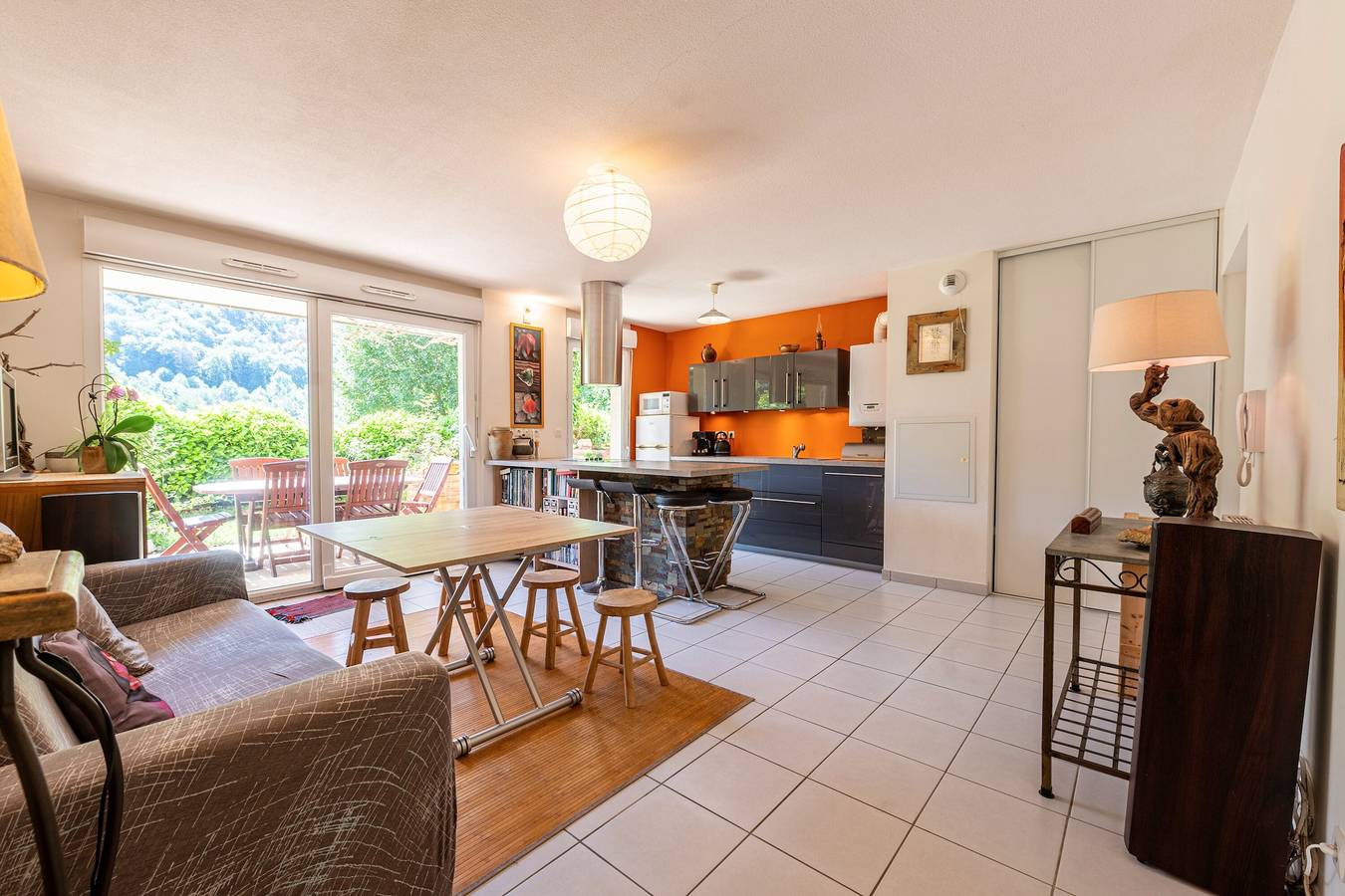 Apartamento entero, Apartamento vacacional "T3 Au Vert À 5 Min D'Annecy Centre" con terraza privada, jardín y Wi-Fi in Seynod, Annecy (commune)