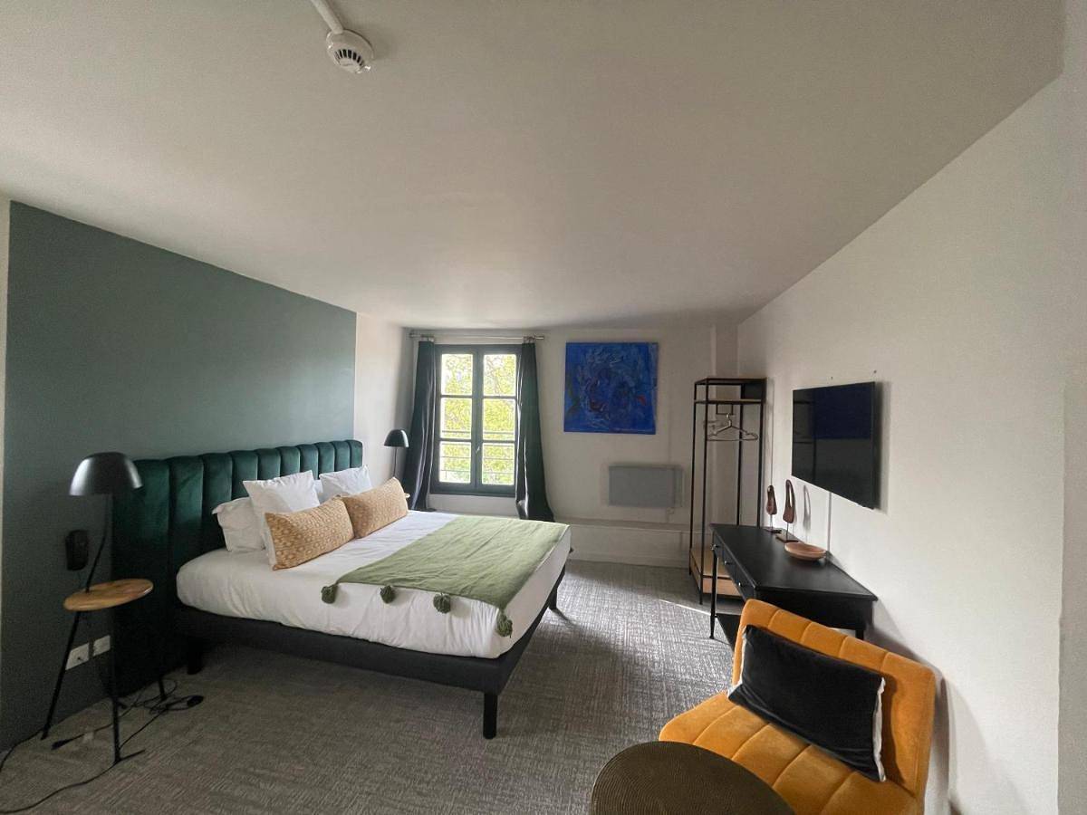 Le Victoria Boutique Hôtel - Charme au coeur du village historique - Accueil Vélo - Séminaire - Bar Lounge - Piscine in Saint-Paul-Trois-Châteaux, Région de nyons