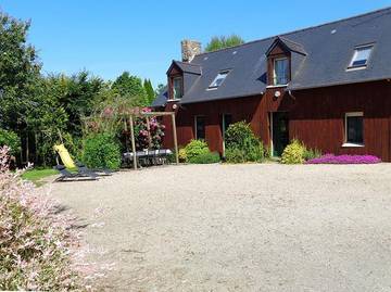 Gîte pour 8 personnes, avec terrasse et jardin à Mellé (Brittany)