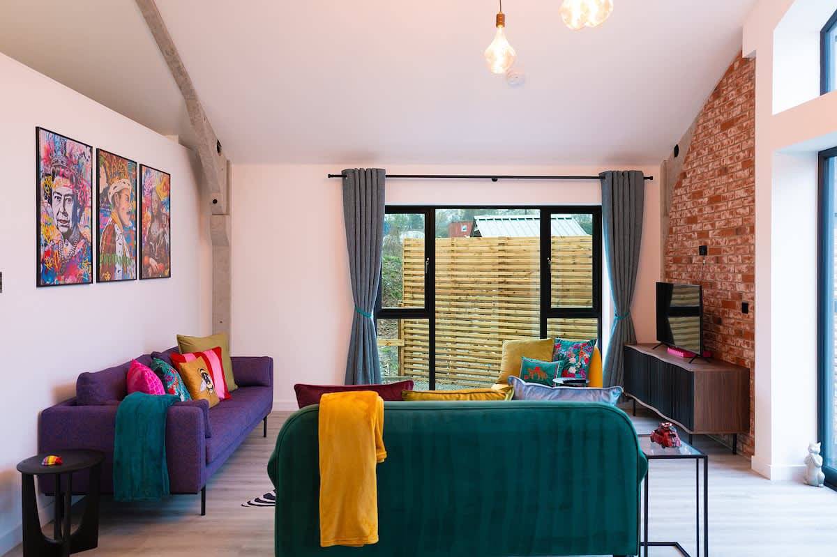 Perfect Booking | Hot Tub Cabin With Log Burner in Greensands Ridge, East Farleigh