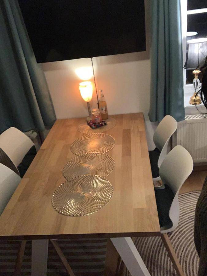 Location de vacances pour 10 personnes, avec piscine et sauna ainsi que balcon et jacuzzi à Lutry