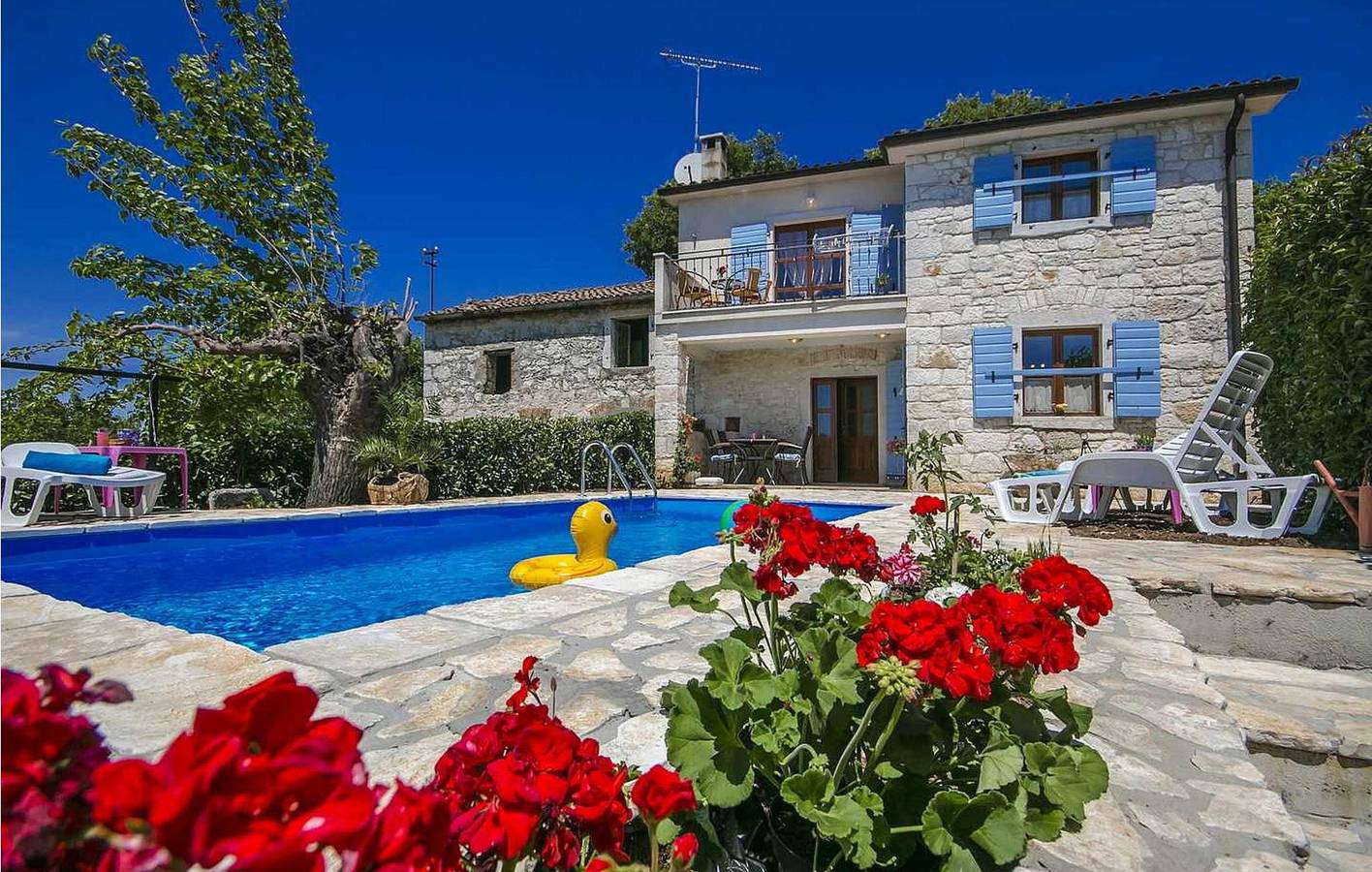 Geräumige 2-Zimmer-Wohnung mit Pool, WLAN und Parkplatz in der Nähe des Stadtzentrums von Mugeba in Fuskulin, Porec und Umgebung