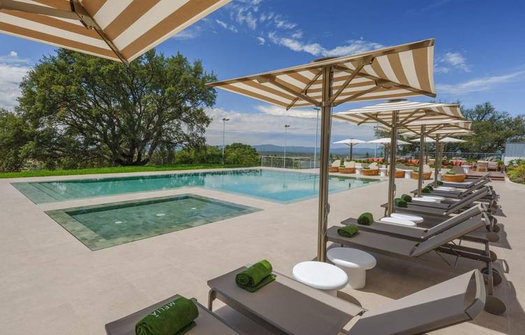 Hôtel pour 3 personnes, avec jacuzzi et terrasse ainsi que piscine et sauna à Castelo Branco