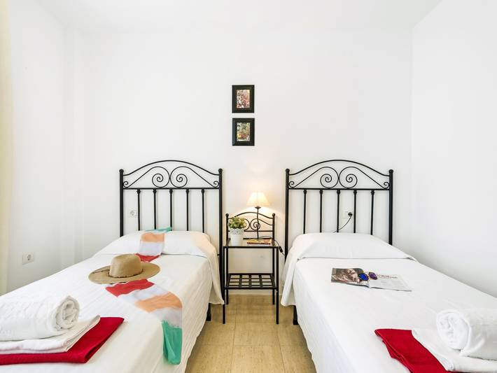 Entire holiday apartment, 17 Los Cristianos Central by the Beach ,Wifi in Los Cristianos, Arona