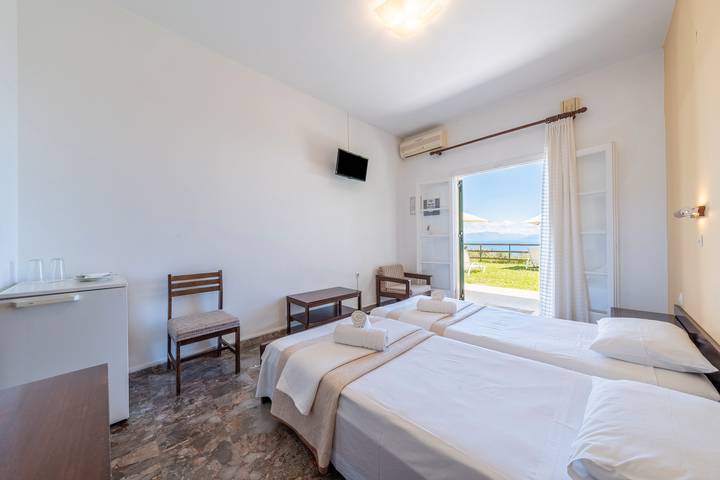Gîte pour 3 personnes, avec balcon dans Benitses