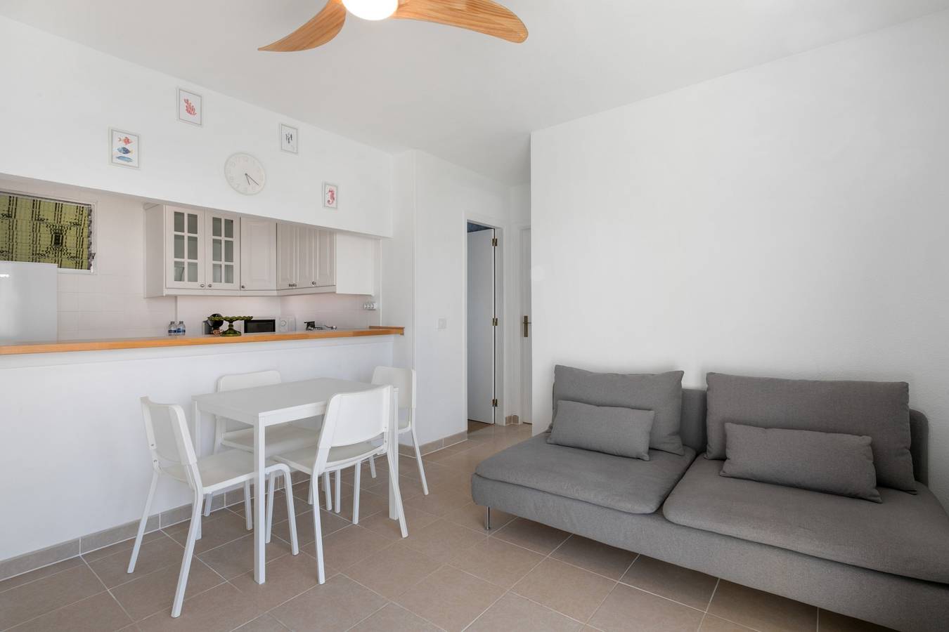 Appartement entier, Appartement de vacances 'Coral Beach' avec vue sur la mer, balcon et Wi-Fi in Bajamar, San Cristóbal de La Laguna