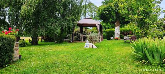 Cottage pour 3 personnes, avec jardin à Le Dorat